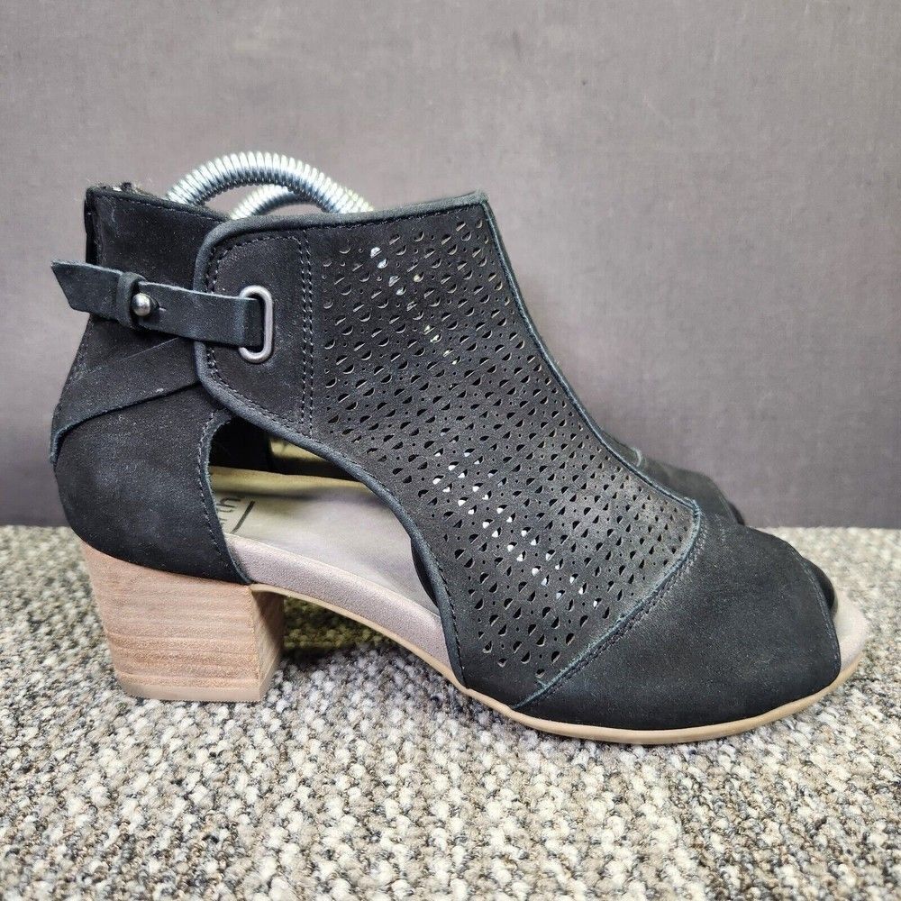 Earth Ivy Sahara Womens Size 7.5M Black Soft Buck Ankle Strap Zip Up Heels Shoes